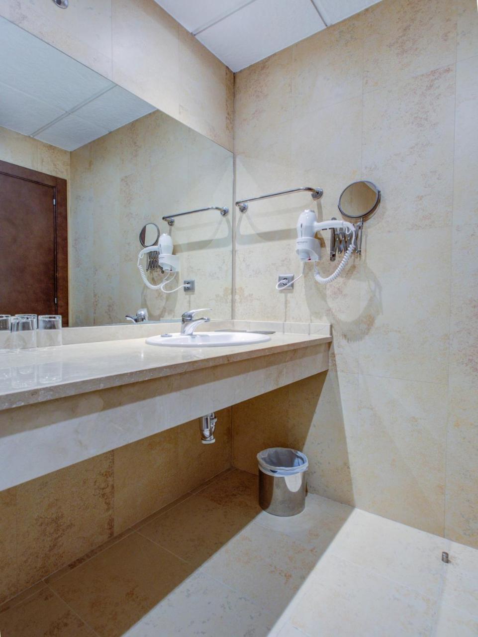 Hotel El Meson Torrijos Εξωτερικό φωτογραφία